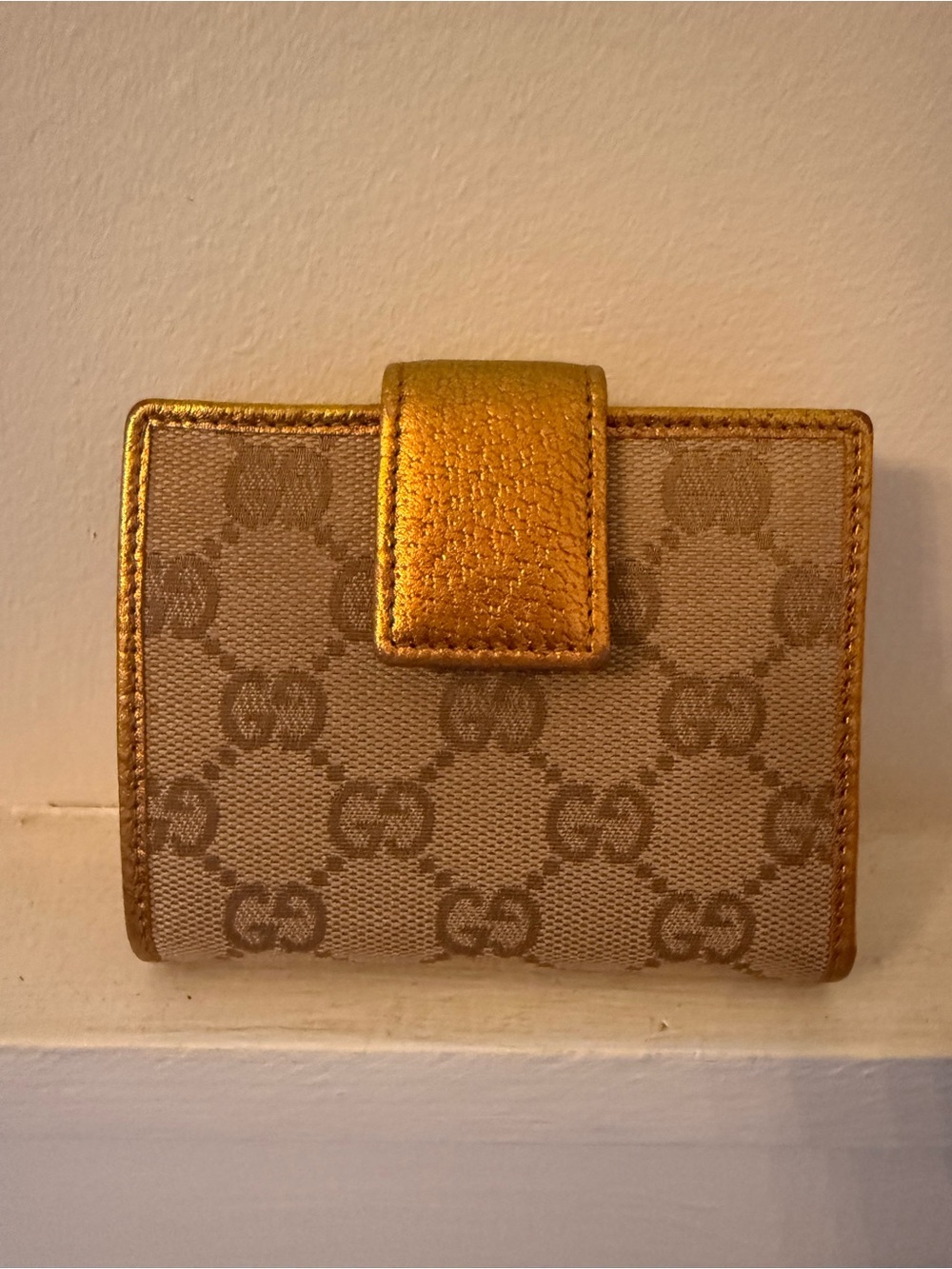 Limited Edition Gucci Beige Monogram Canvas Wallet with a Gold Metallic Leather - Picture 1 of 12